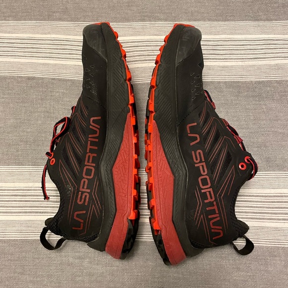 La Sportiva Jackal Black Red Outdoor Trail Running Shoes - Picture 2 of 9